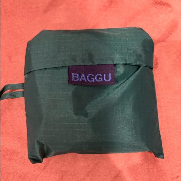 BAGGU Handbags - NWT Baggu tote with case